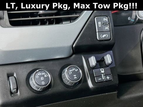 Used 2018 Chevrolet Suburban LT image 11