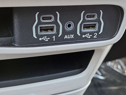 Used 2024 Chrysler Pacifica Touring-L FWD image 27