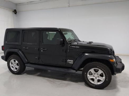 Used 2018 Jeep Wrangler Unlimited Sport S AWD/4WD image 11
