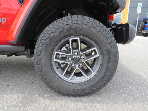 New 2025 Jeep Gladiator Mojave image 10