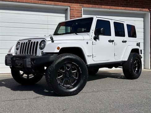 Used 2017 Jeep Wrangler Unlimited Sahara image 2