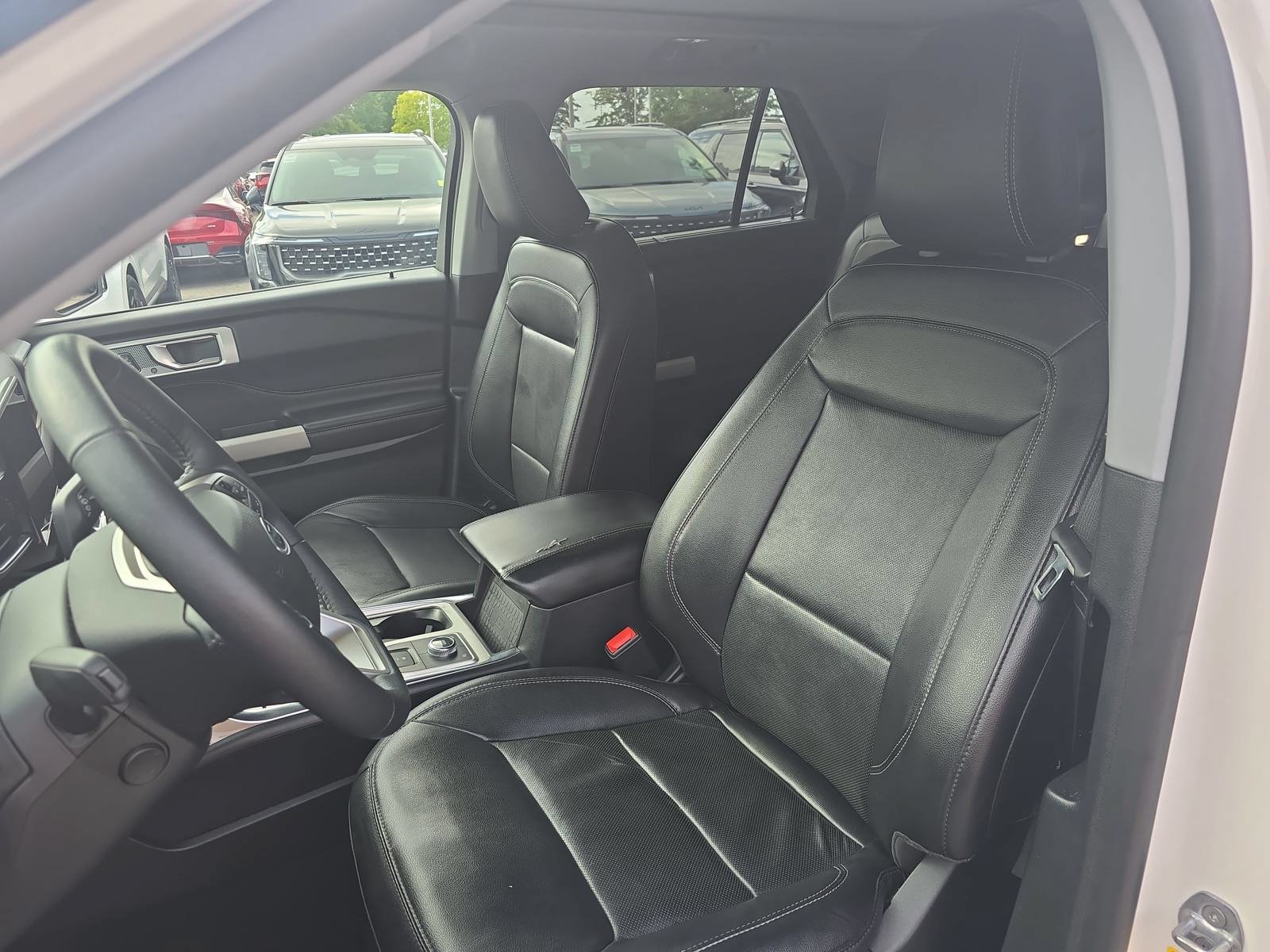 Used 2022 Ford Explorer Limited w/ Equipment Group 301A AWD/4WD image 14