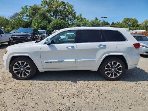 Used 2017 Jeep Grand Cherokee Overland image 2