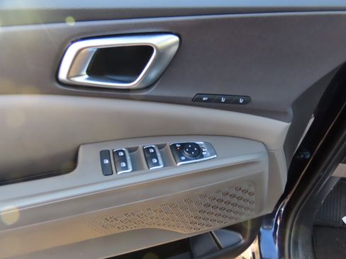 Used 2025 Kia Carnival EX image 22