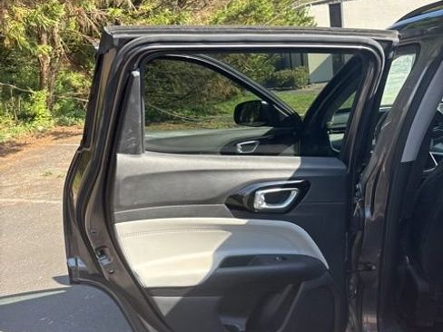 Used 2022 Jeep Compass Limited image 18