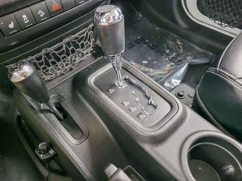 Used 2017 Jeep Wrangler Unlimited Sahara w/ Connectivity Group image 17