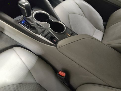 Used 2021 Toyota Camry XLE FWD image 26