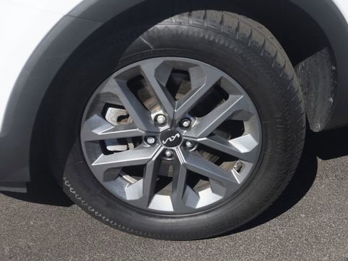 Used 2023 Kia Telluride LX AWD/4WD image 15
