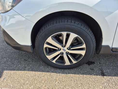 Used 2018 Subaru Outback 2.5i Limited AWD/4WD image 25