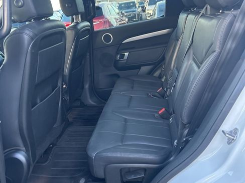 Used 2020 Land Rover Discovery Landmark image 16