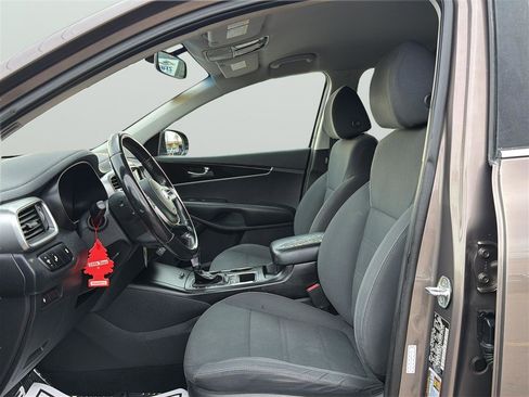 Used 2019 Kia Sorento S AWD/4WD image 12