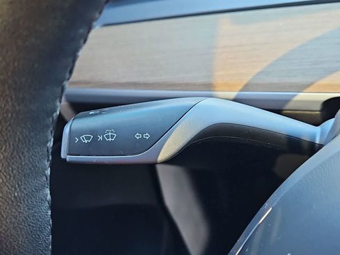 Used 2021 Tesla Model Y Long Range image 27