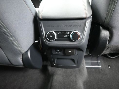 Used 2025 Ford Explorer Active image 2