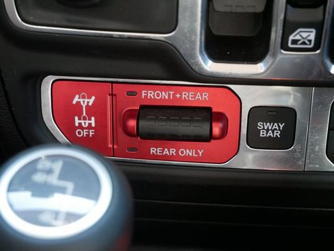 Used 2019 Jeep Wrangler Unlimited Rubicon w/ Cold Weather Group AWD/4WD image 24