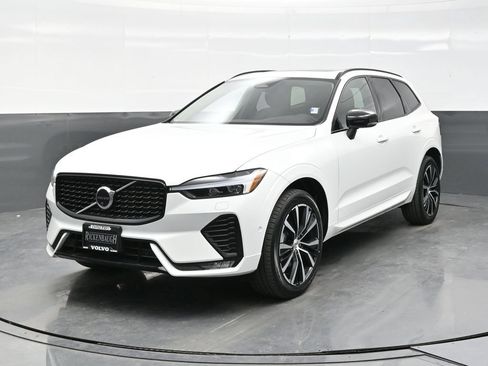 Used 2025 Volvo XC60 B5 Plus AWD/4WD image 2