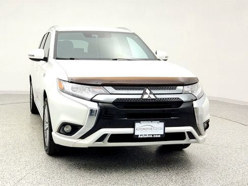Used 2021 Mitsubishi Outlander SEL image 2
