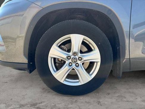 Used 2023 Toyota Highlander L FWD image 99