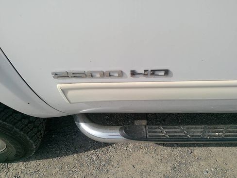 Used 2010 Chevrolet Silverado 2500 LT AWD/4WD image 33