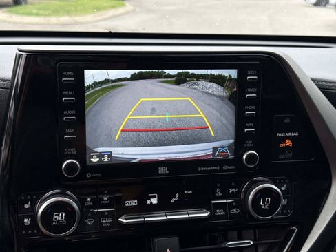 Used 2020 Toyota Highlander Limited AWD/4WD image 23