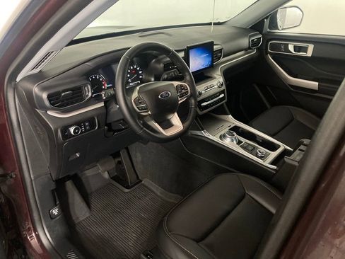 Used 2022 Ford Explorer XLT w/ Equipment Group 202A image 13