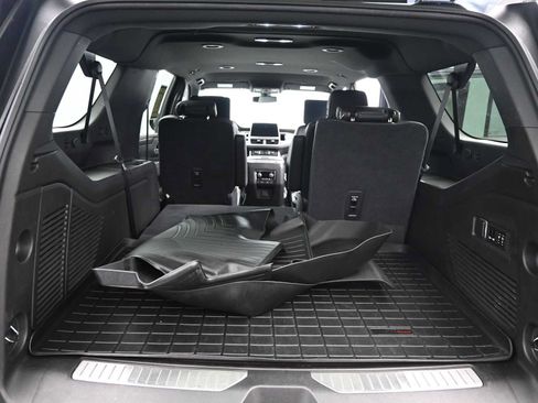 Used 2021 Chevrolet Suburban Premier AWD/4WD image 13