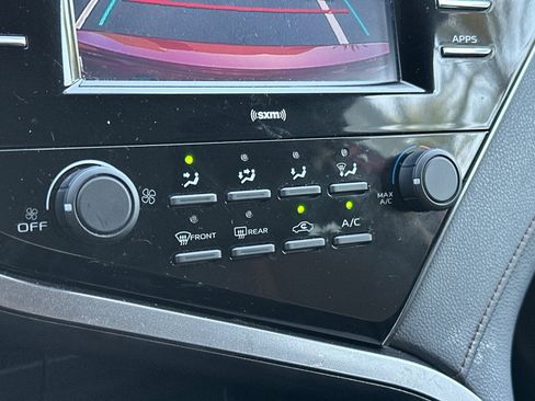 Used 2020 Toyota Camry LE FWD image 18