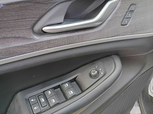 Used 2023 Jeep Grand Cherokee Limited w/ Black Appearance Package AWD/4WD image 16