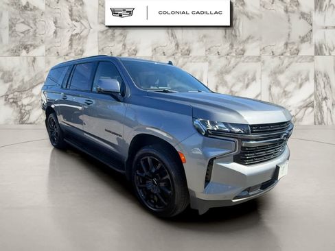 Used 2022 Chevrolet Suburban RST w/ Luxury Package image 4