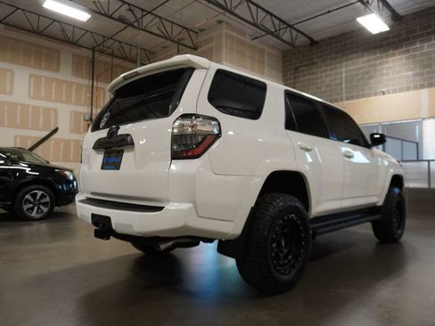Used 2016 Toyota 4Runner SR5 Premium AWD/4WD image 4