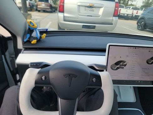 Used 2021 Tesla Model 3 Standard Range Plus image 3