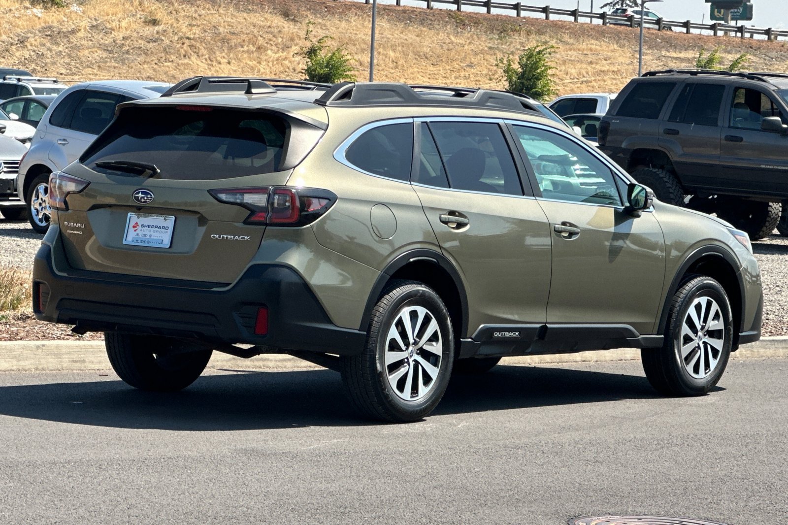 Used 2022 Subaru Outback Premium AWD/4WD image 3