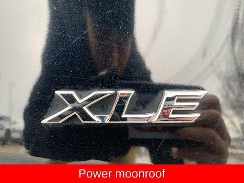 Used 2025 Toyota Sienna XLE image 6