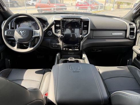Used 2025 RAM 2500 Laramie AWD/4WD image 19