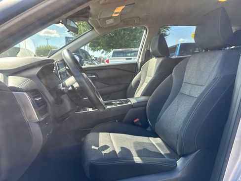 Used 2024 Nissan Rogue SV AWD/4WD image 10