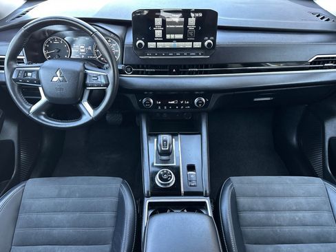 Used 2024 Mitsubishi Outlander SE image 14