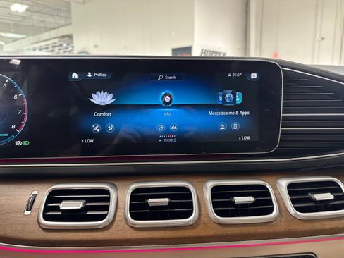 Used 2021 Mercedes-Benz GLS 450 4MATIC image 25