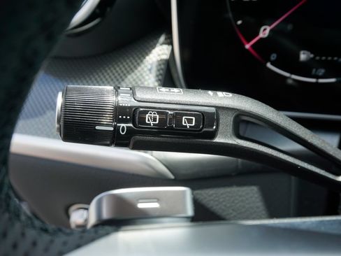 Certified 2025 Mercedes-Benz GLC 300 4MATIC image 27