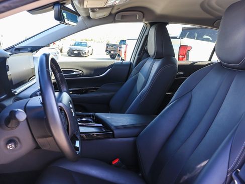 Used 2022 Toyota Mirai w/ Advanced Technology Package RWD image 19