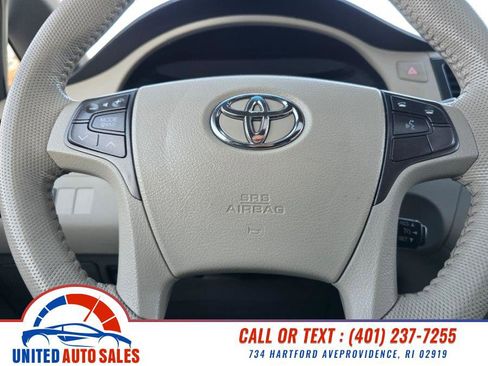 Used 2012 Toyota Sienna XLE image 21