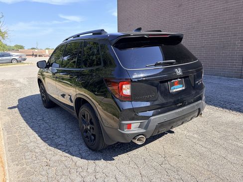 Used 2025 Honda Passport Black Edition image 3