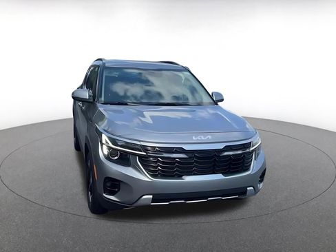 Used 2025 Kia Seltos S image 4