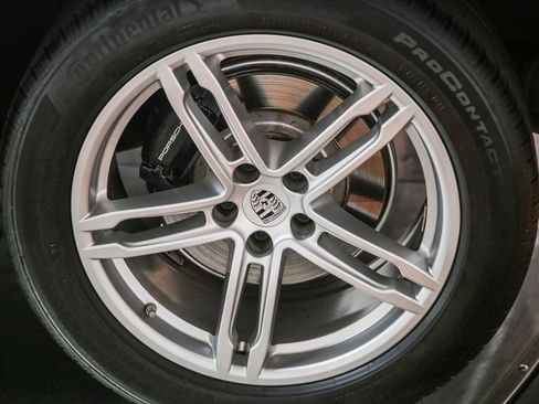 Certified 2022 Porsche Macan AWD/4WD image 14