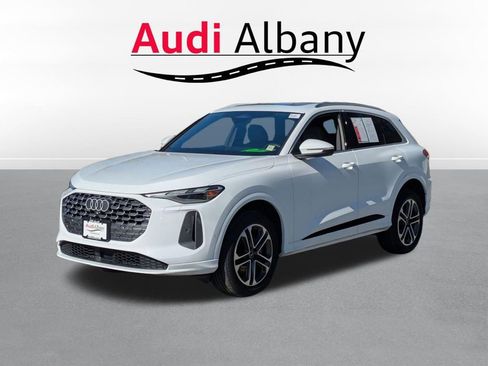 Certified 2025 Audi Q5 Premium w/ Convenience Package AWD/4WD image 3