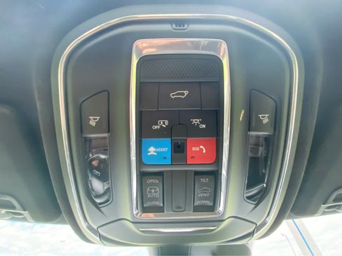 Used 2024 Jeep Grand Cherokee L Altitude AWD/4WD image 30