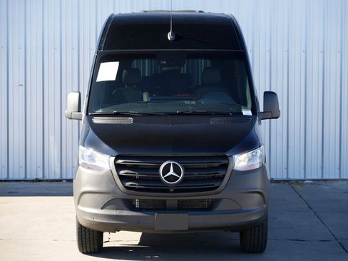 Used 2024 Mercedes-Benz Sprinter 2500 image 40