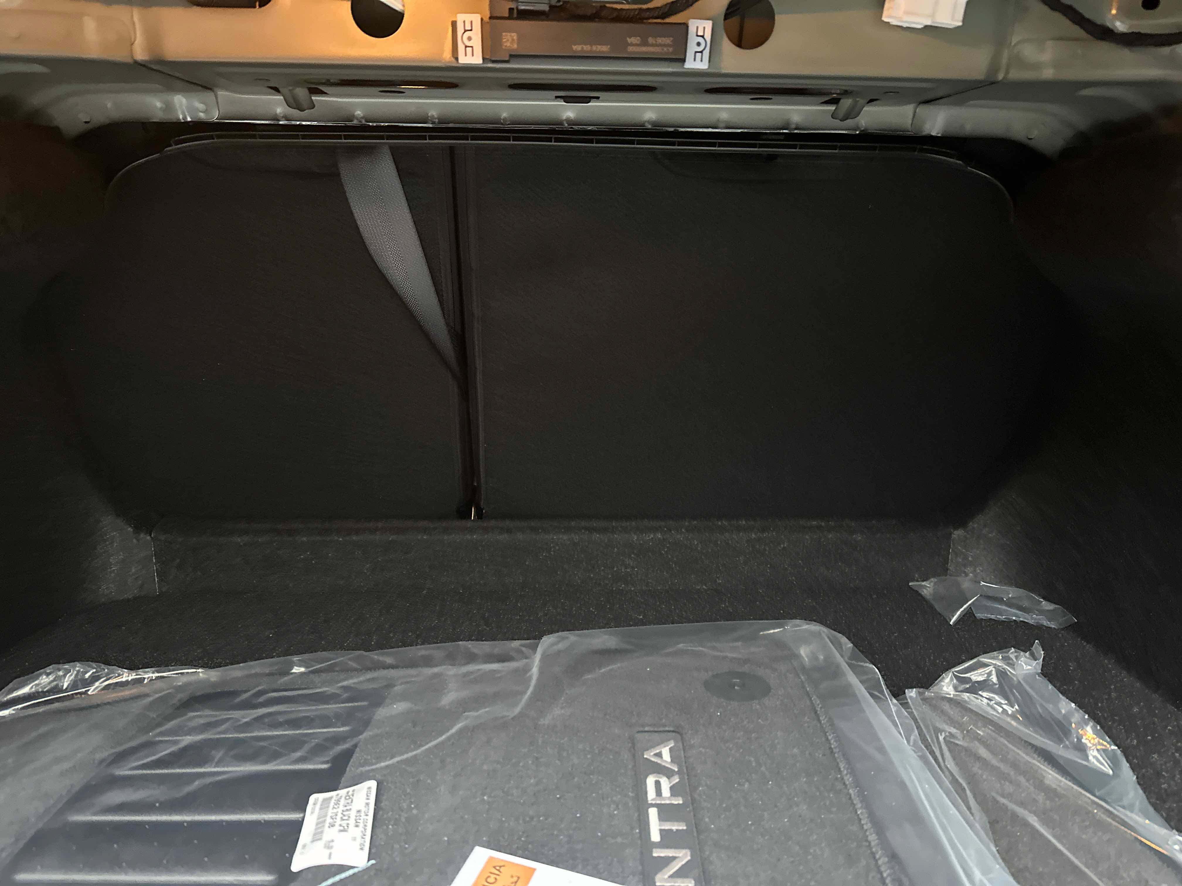 New 2027 Nissan Sentra SR w/ Floor Mat Package FWD image 16
