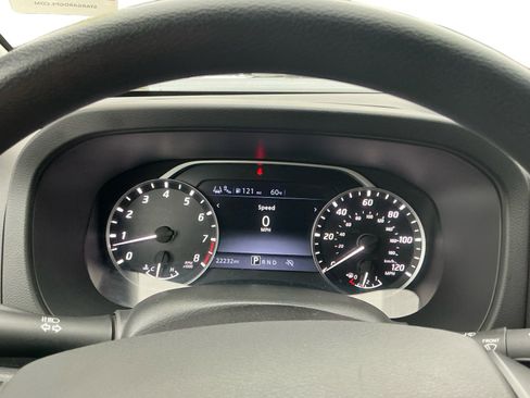 Used 2025 Nissan Frontier SV image 12