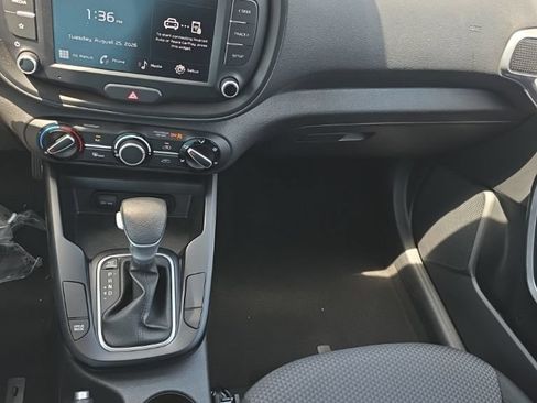 Used 2025 Kia Soul LX w/ LX Technology Package FWD image 13
