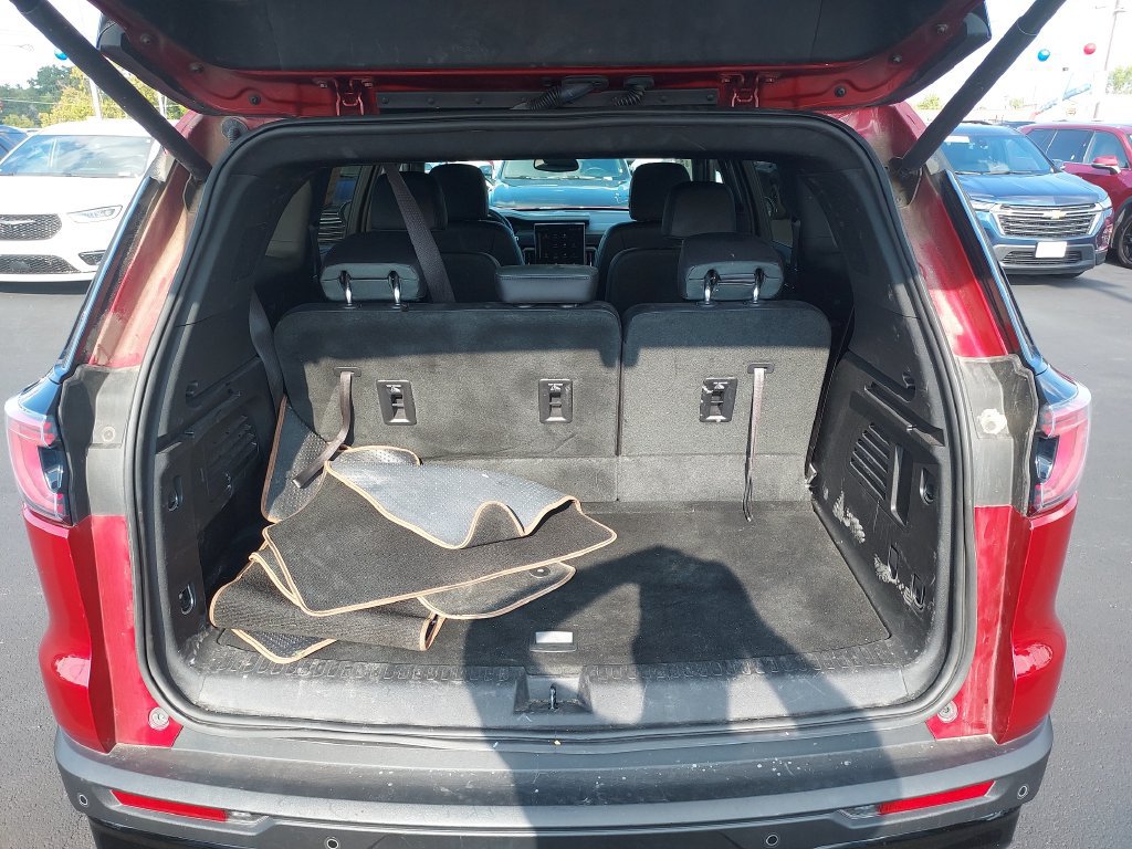 Used 2025 GMC Acadia AT4 w/ LPO, Floor Liner Package AWD/4WD image 9