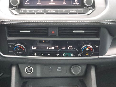 Used 2023 Nissan Rogue SV w/ SV Premium B Package image 18